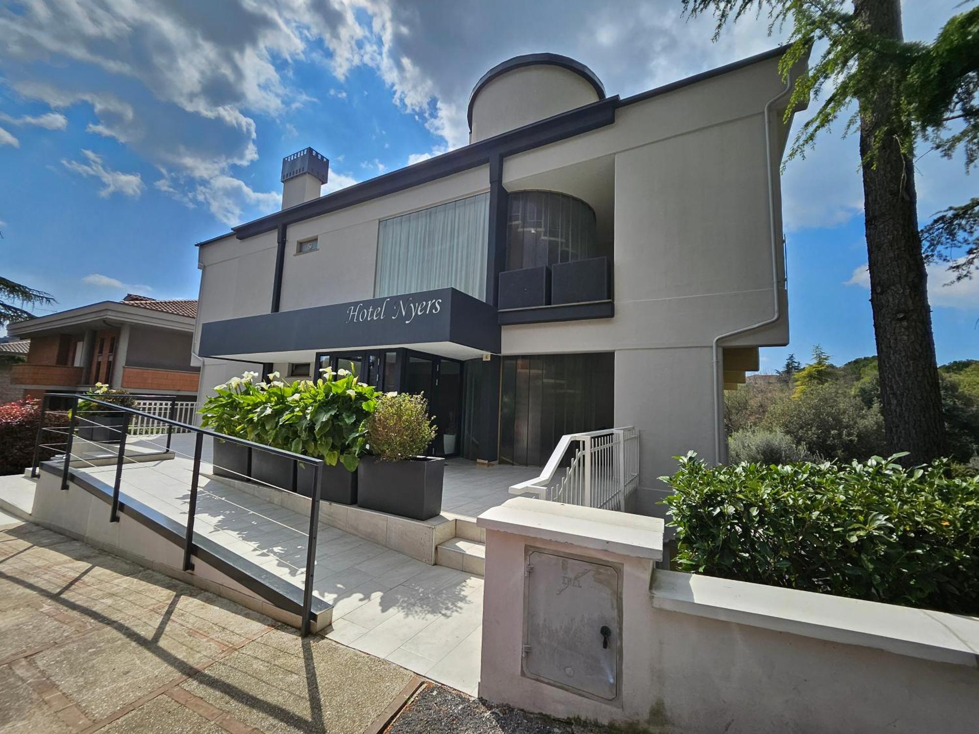 Albergo Nyers Perugia Exterior photo